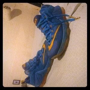 Basketball shoes